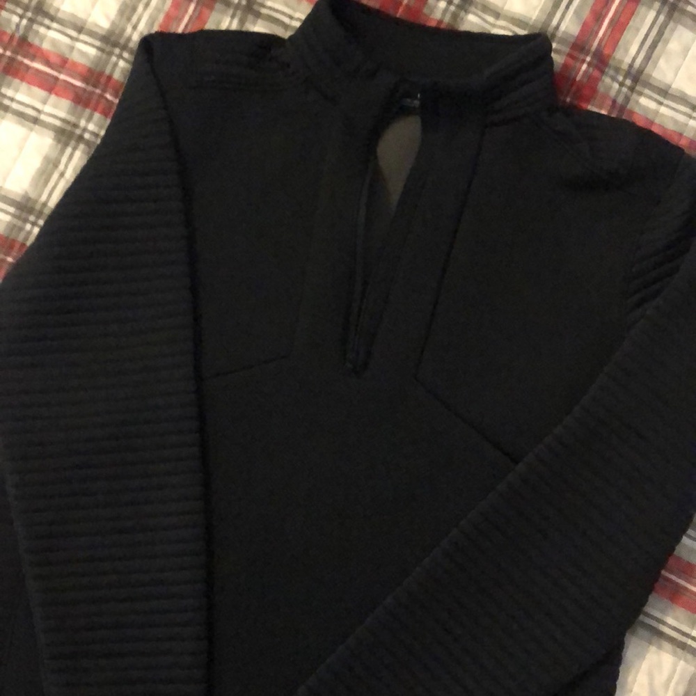 Great condition Under Armour Sweatshirt.